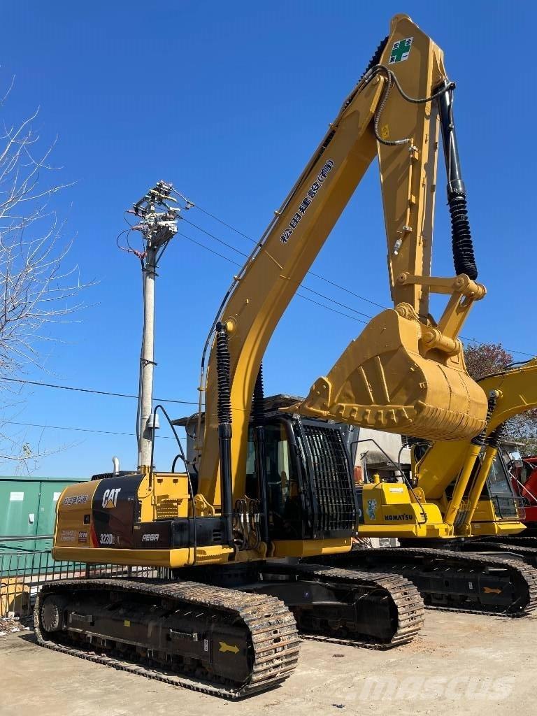 CAT 323D2 履带挖掘机