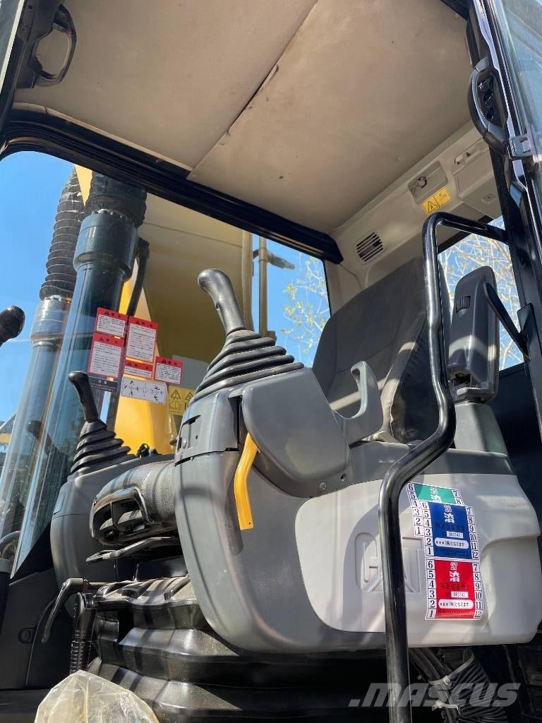 CAT 323D2 履带挖掘机