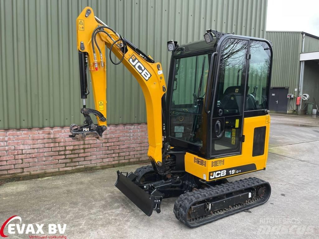 JCB 19 C-1 小型挖掘机