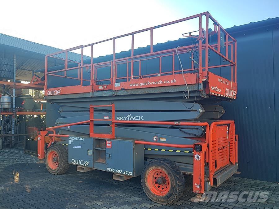 SkyJack SJ 9250 剪叉式升降机
