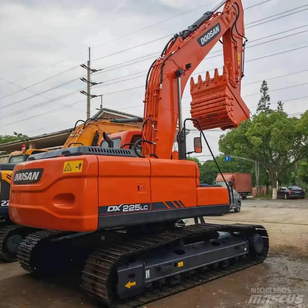 Doosan DX225LC-9C 履带挖掘机