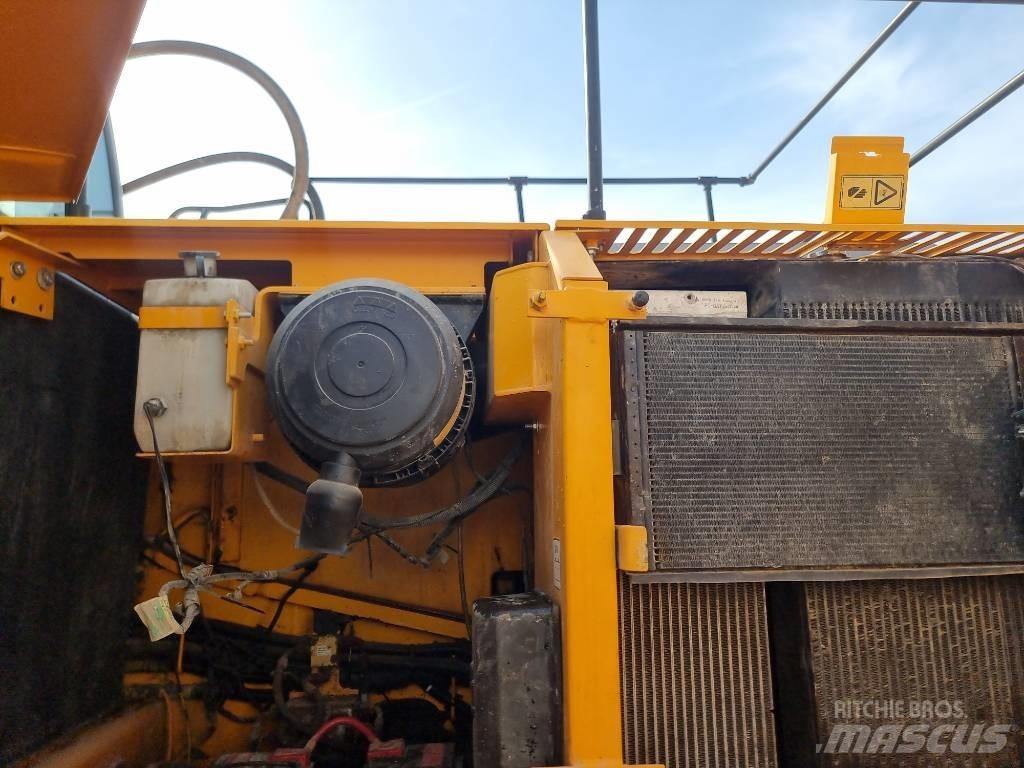 JCB JS 220 LC 履带挖掘机