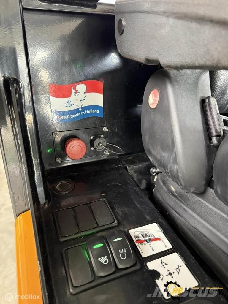 GiANT G2200E 轮式装载机