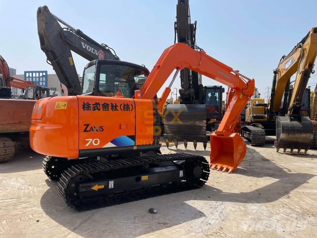Hitachi ZX 70 中型挖掘机