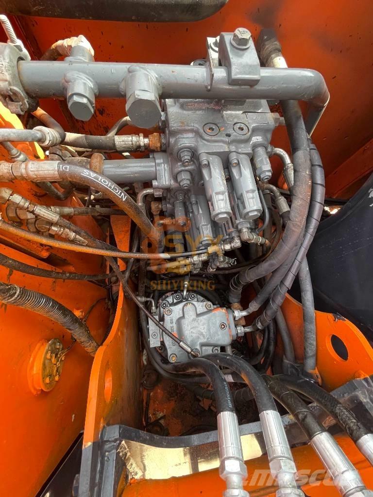 Hitachi ZX 70 中型挖掘机