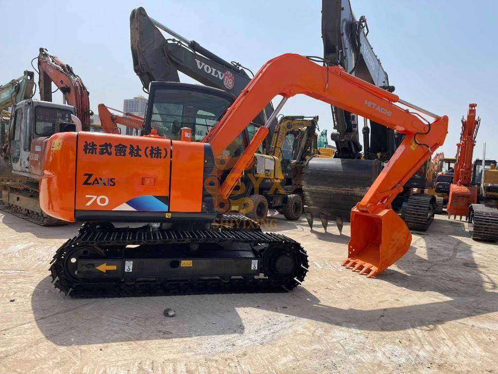Hitachi ZX 70 中型挖掘机