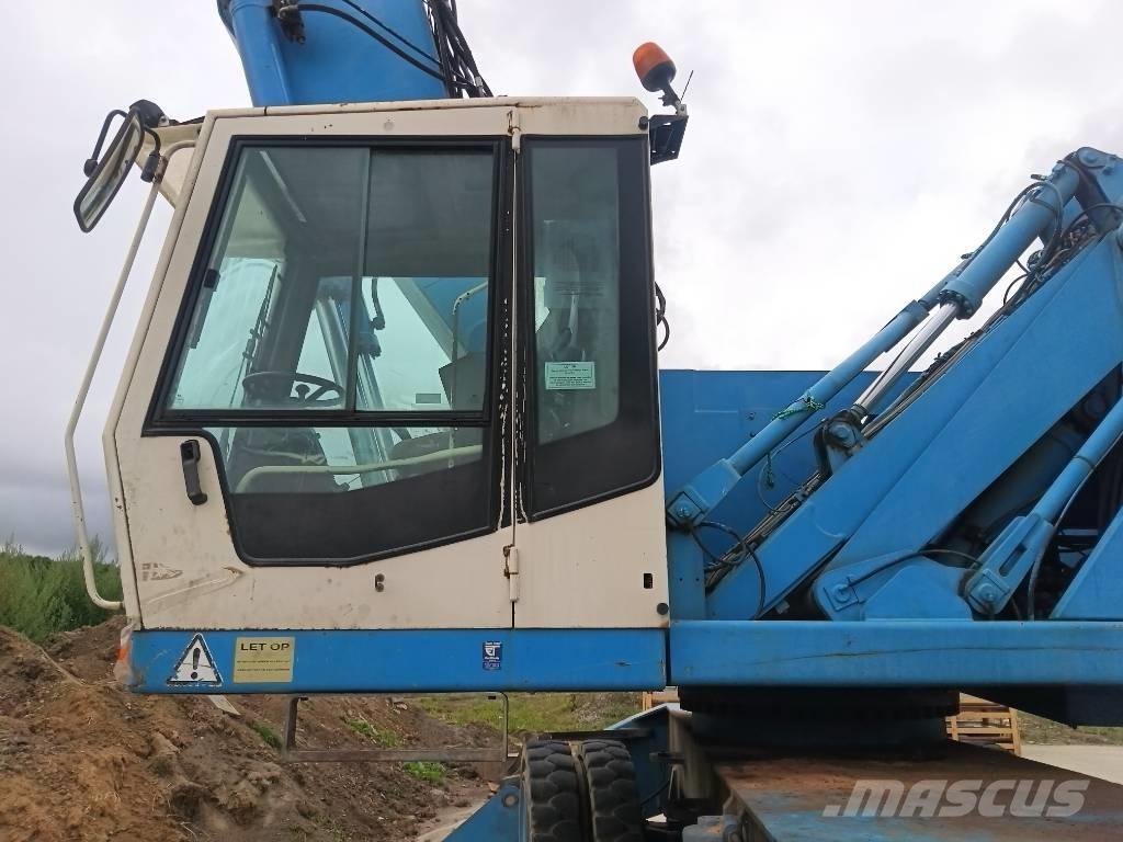 Fuchs MHL 360 工业挖掘机