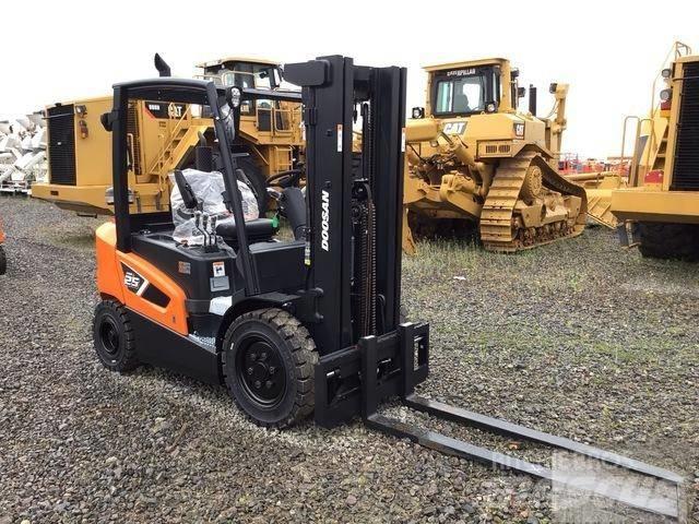 Doosan D25S-9 柴油叉车