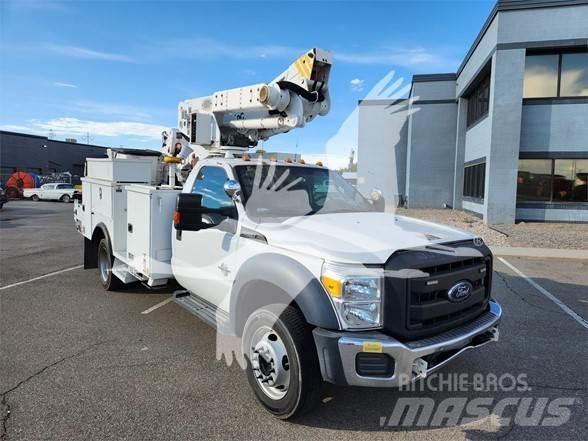 Altec AT40M 车载式高空作业车