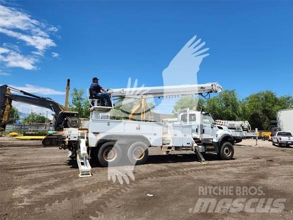 Altec D4065ATR 车载式高空作业车