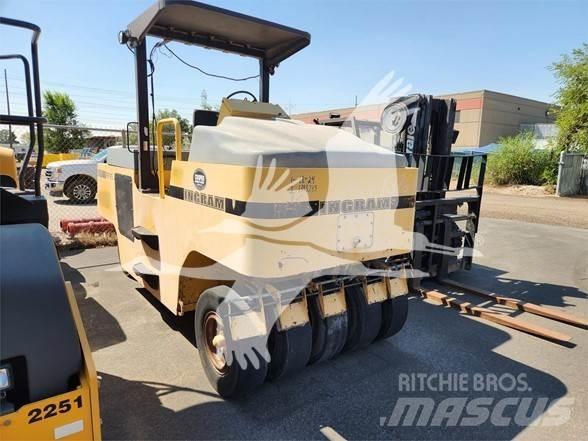 Ingram RP915 胶轮压路机