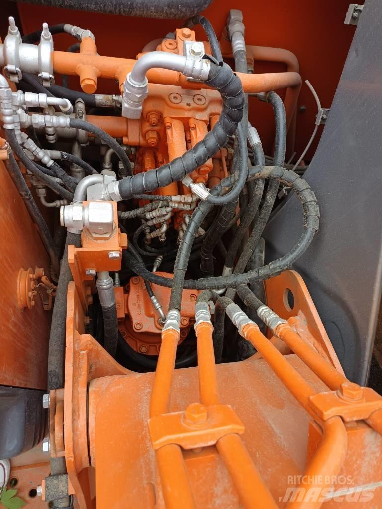 Hitachi ZX 80 中型挖掘机