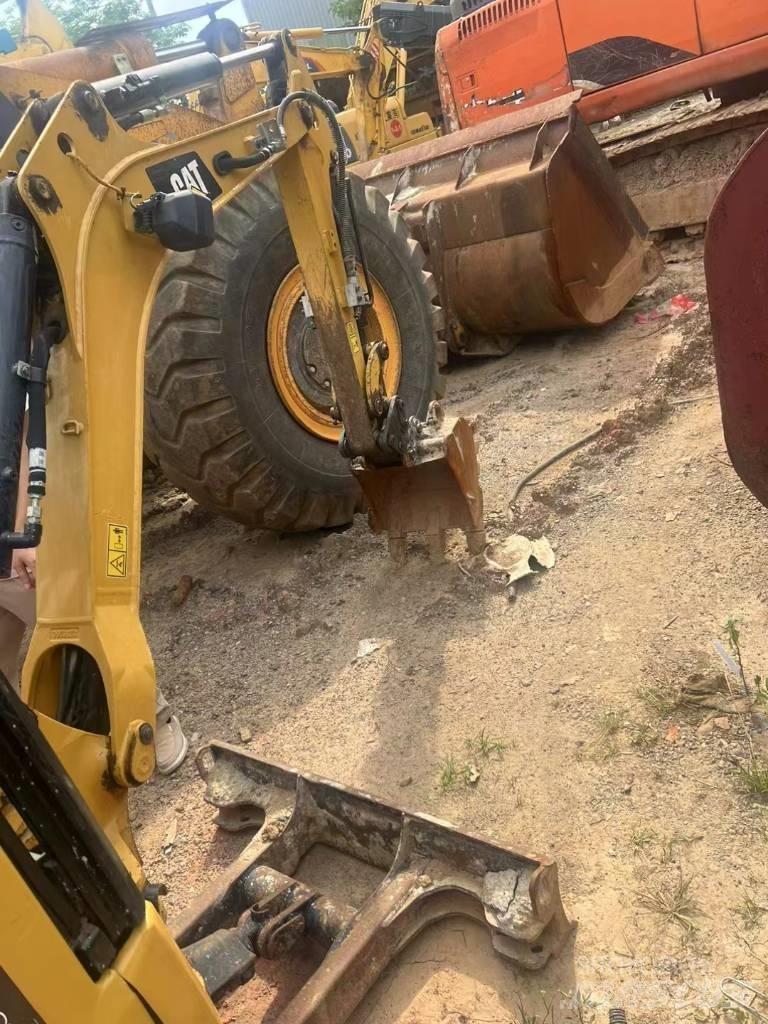 CAT 301.7 小型挖掘机
