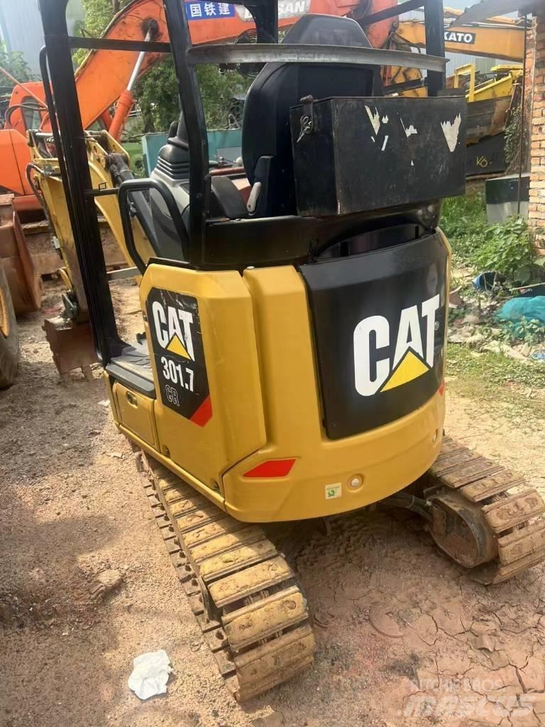 CAT 301.7 小型挖掘机