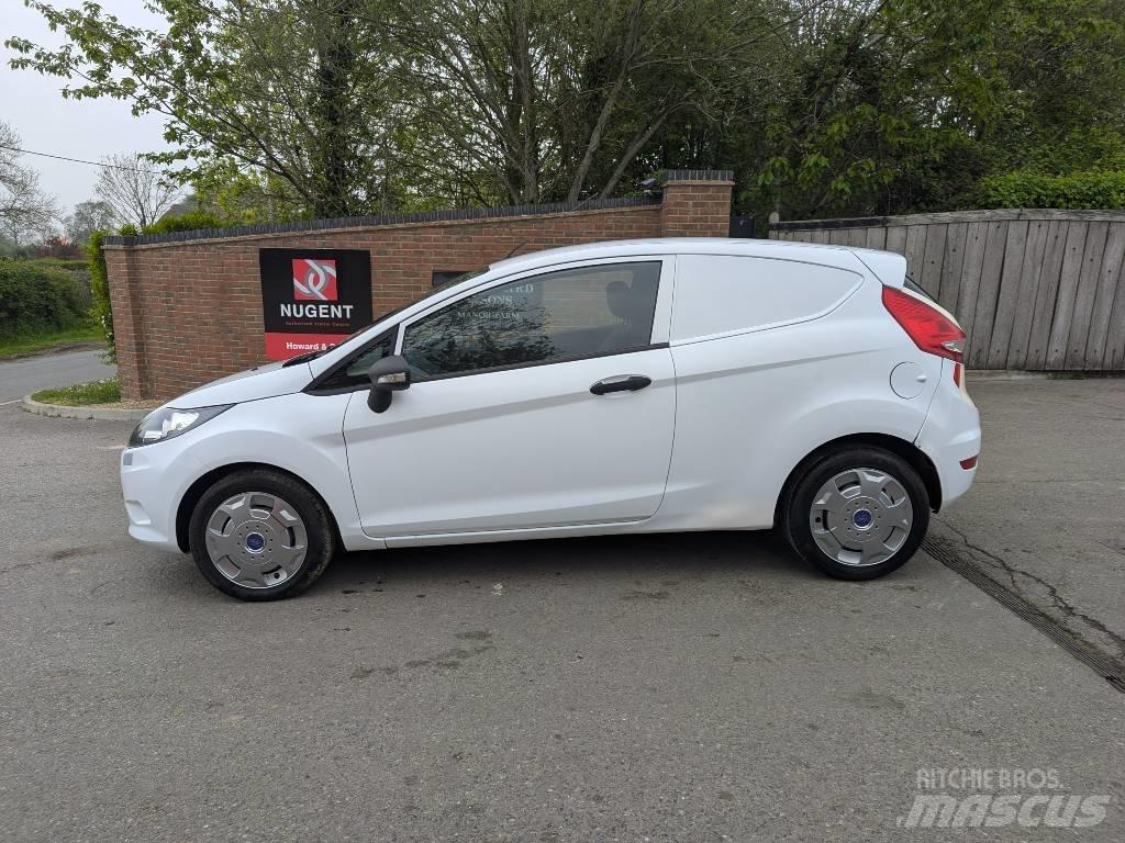 Ford Fiesta Van 大型面包车