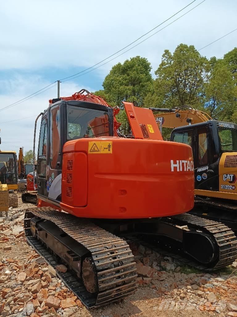 Hitachi ZX 135 履带挖掘机