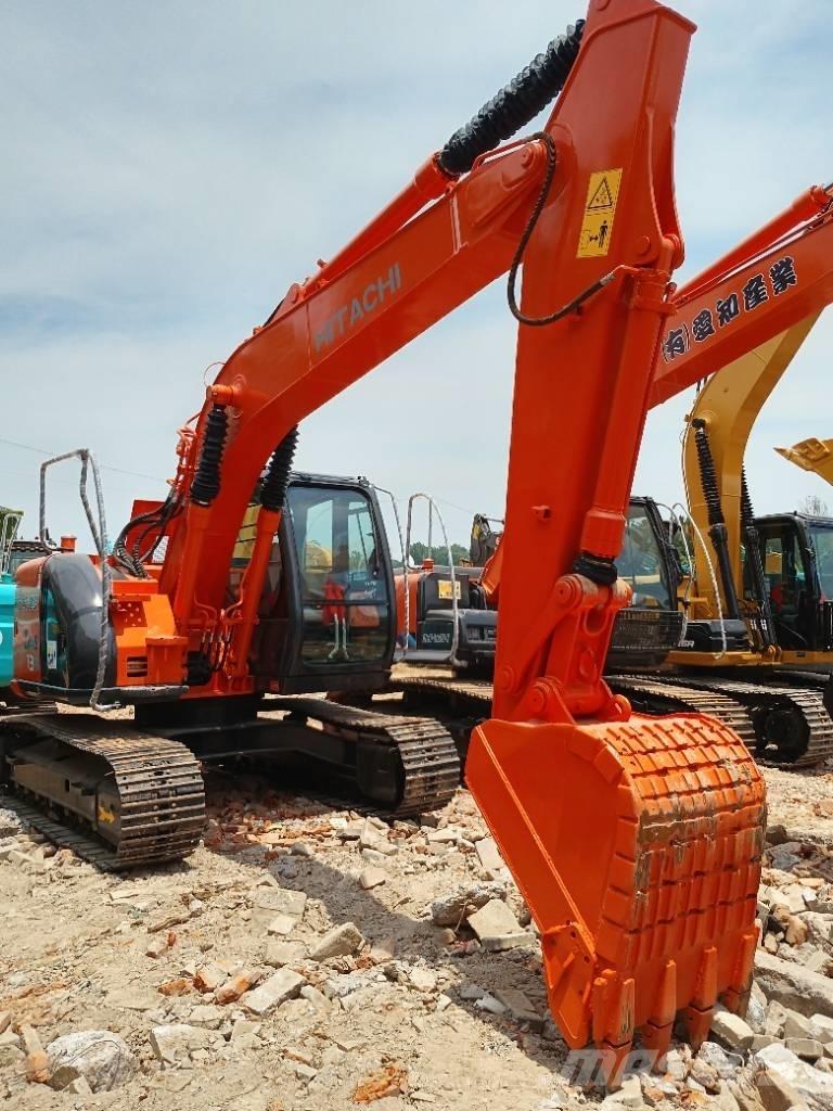 Hitachi ZX 135 履带挖掘机