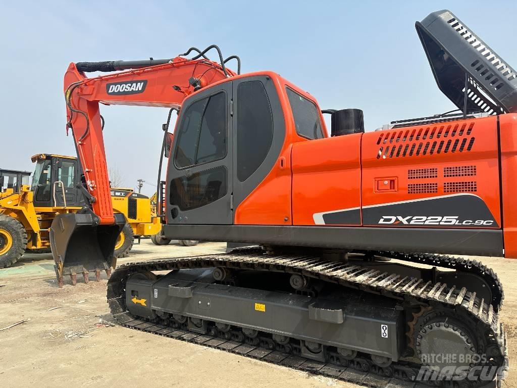 Doosan DX 225LC-9C 履带挖掘机