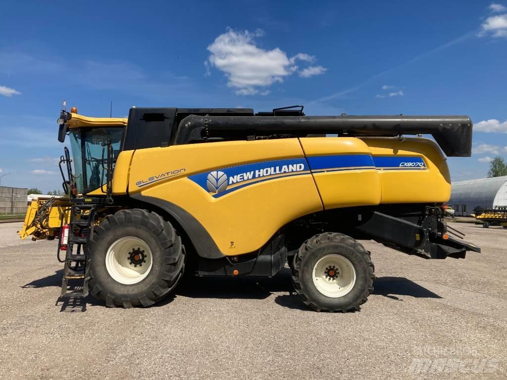 New Holland CX 8070 联合收割机