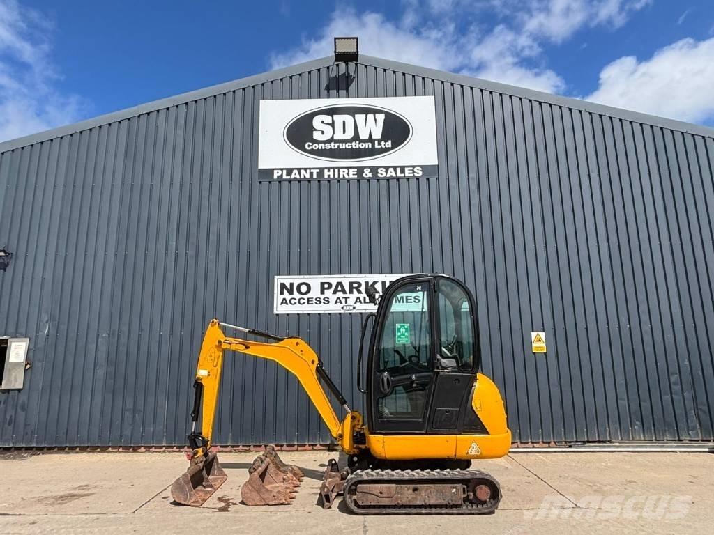 JCB 8018 CTS 小型挖掘机
