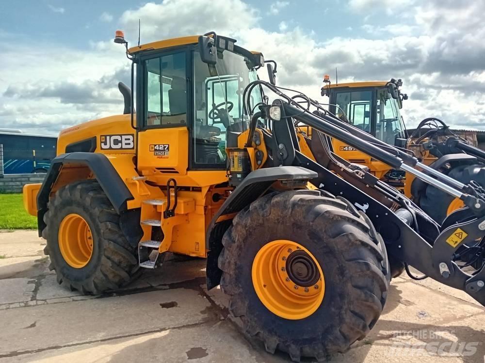 JCB 427 HT Agri 前装载和挖掘机