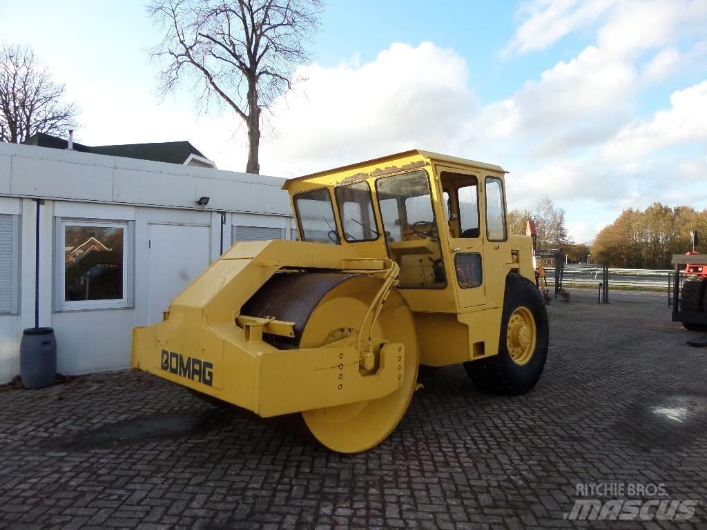 Bomag BW 211 AD 单轮压路机