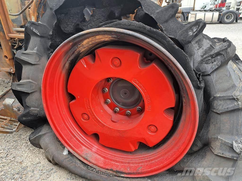 Fendt 724 Vario 拖拉机/农用车