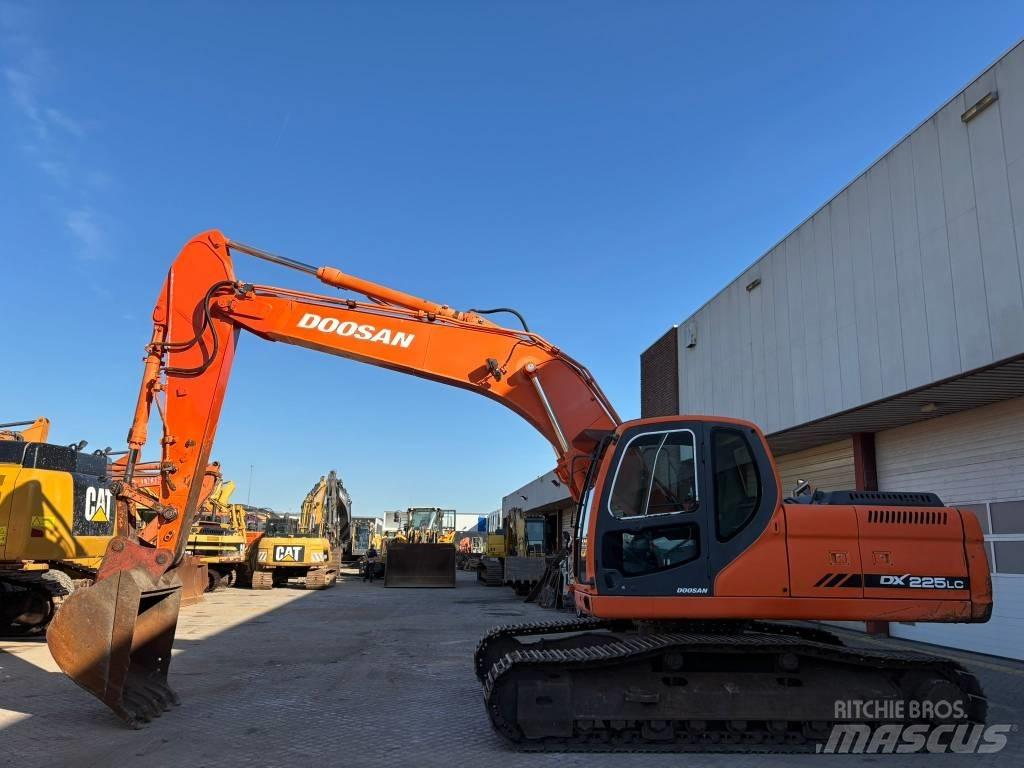 Doosan DX225LC 履带挖掘机