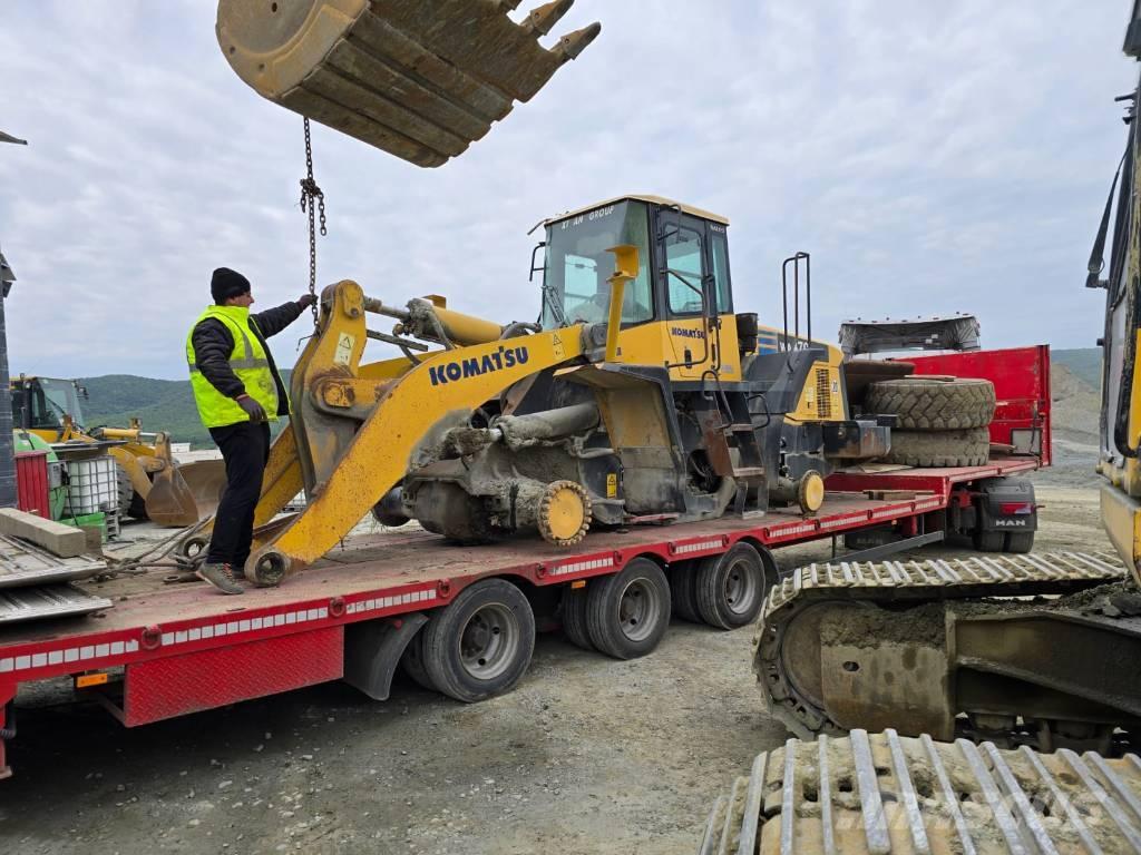 Komatsu WA 470-5H 吊杆和铲斗