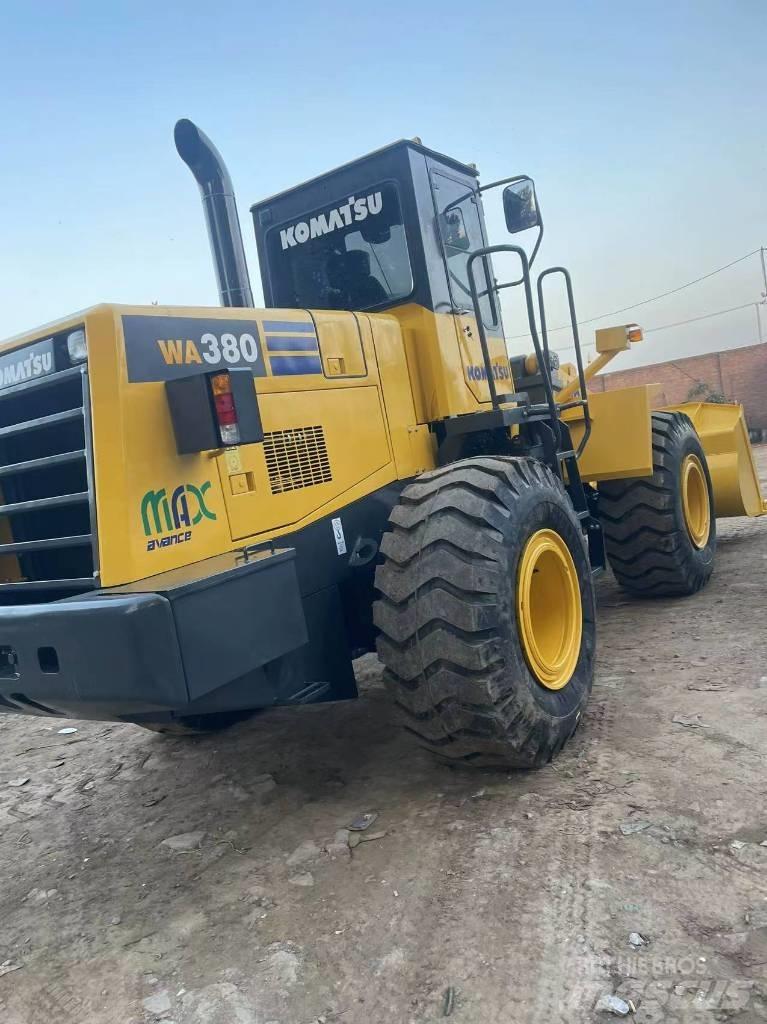 Komatsu WA 380 轮式装载机