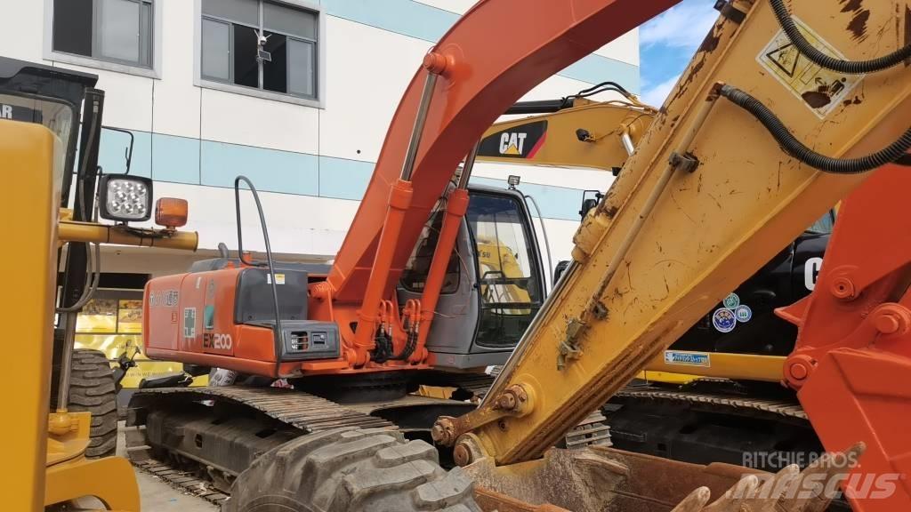 Hitachi EX 200-5 履带挖掘机