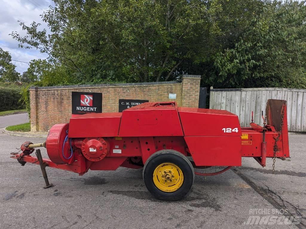 Massey Ferguson 124 方捆打捆机