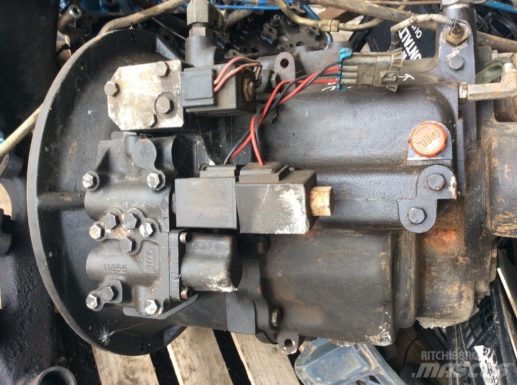 Komatsu WB 93 R-2 传动装置