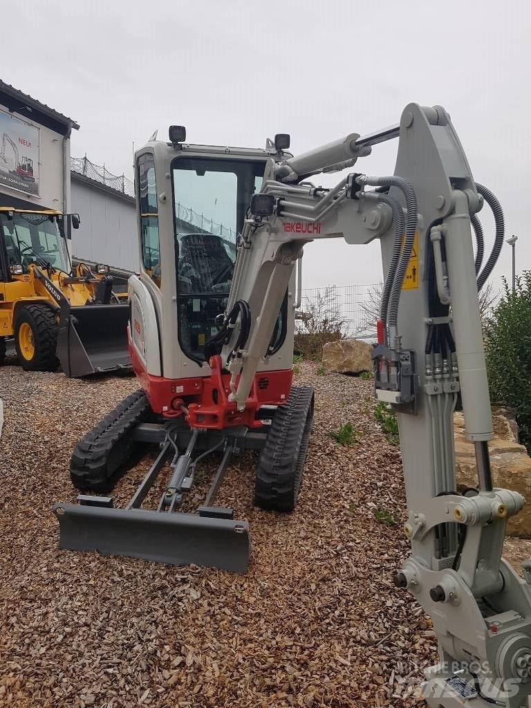 Takeuchi TB225 小型挖掘机