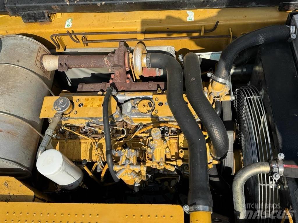 CAT 323 D L 履带挖掘机