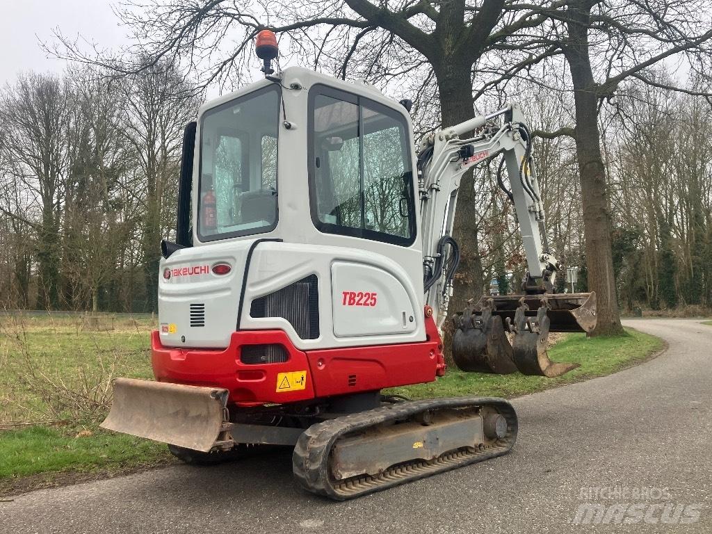 Takeuchi TB225 extra 小型挖掘机