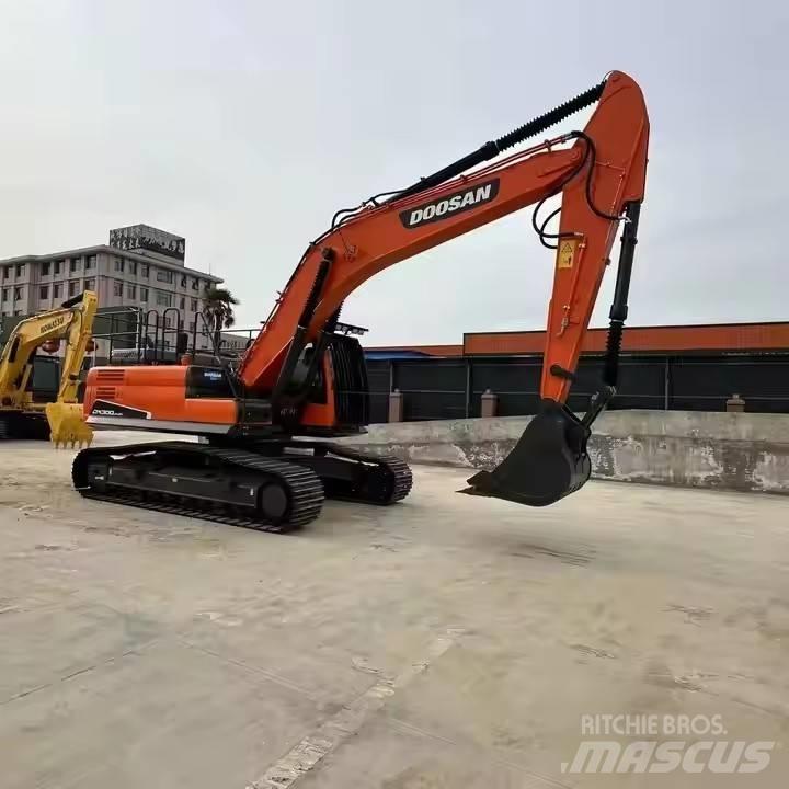 Doosan DX300LC 履带挖掘机