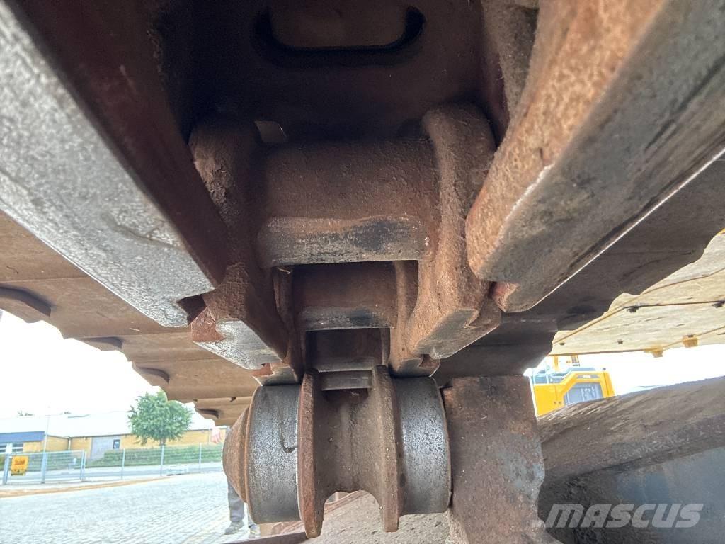 Komatsu HB215LC-1 工业挖掘机