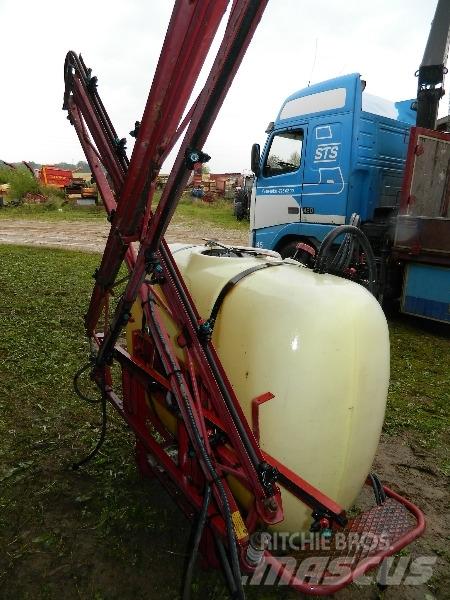 Hardi 900 牵引式喷雾机