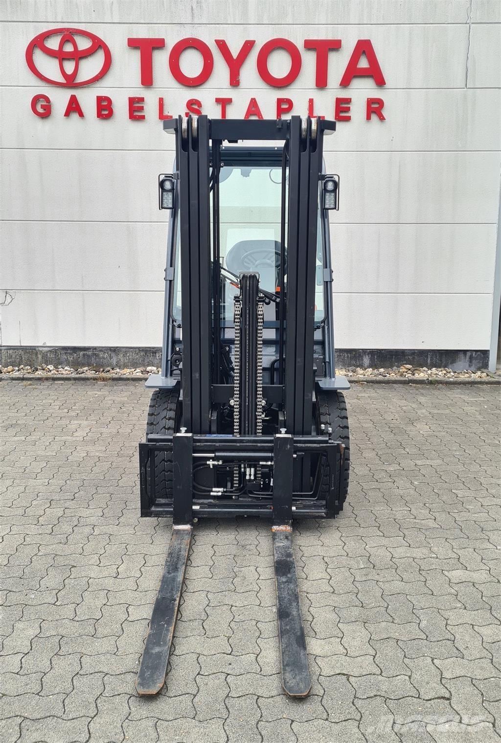Toyota 52-8FDF25 柴油叉车