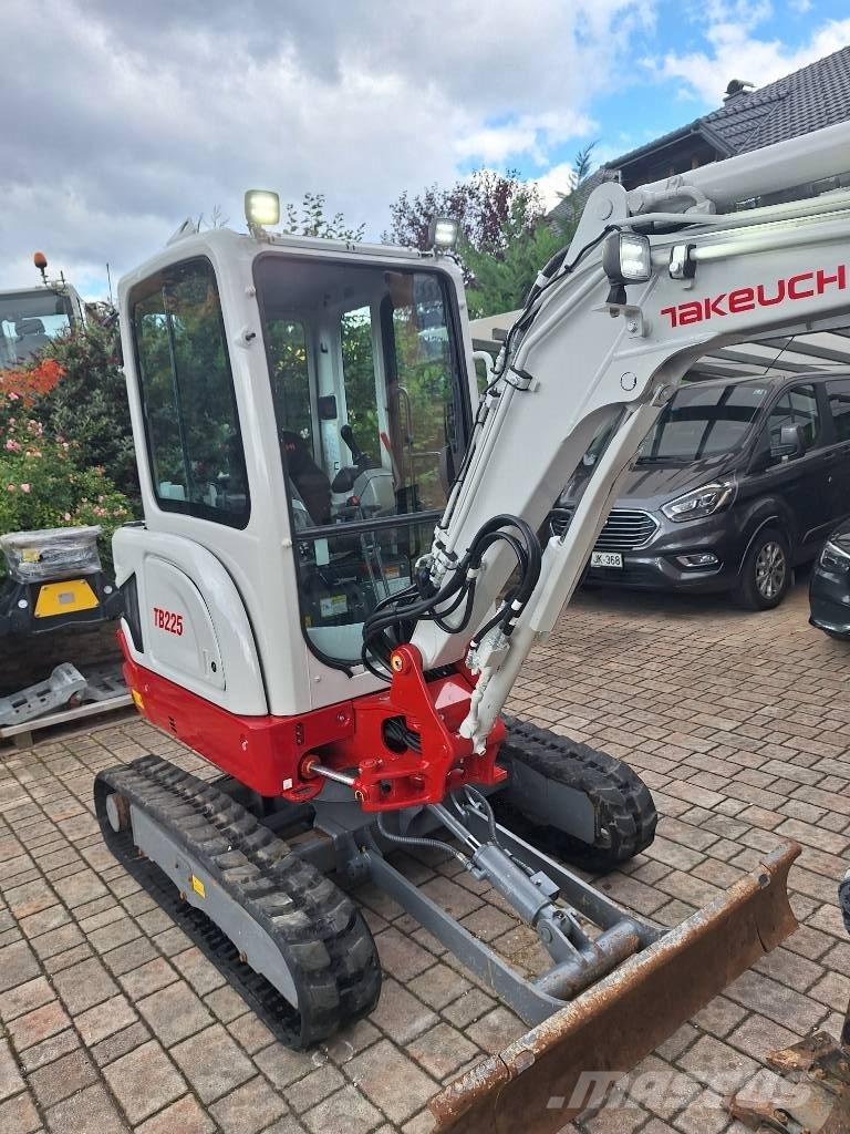 Takeuchi TB 225 小型挖掘机