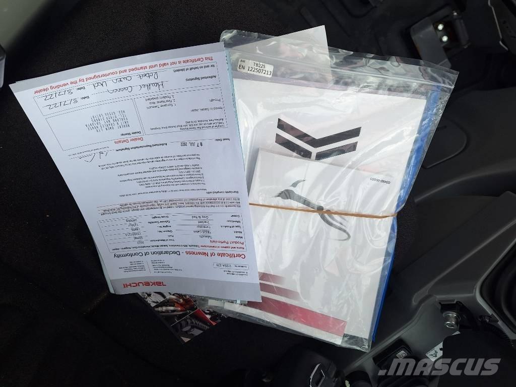 Takeuchi TB 225 小型挖掘机