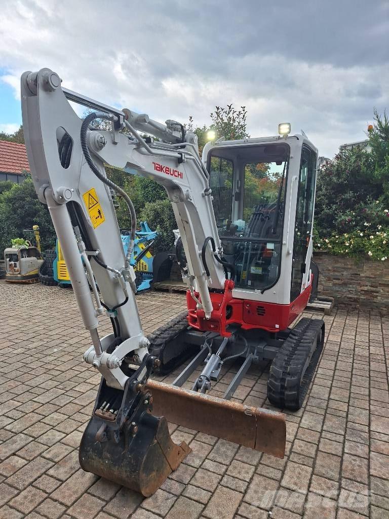 Takeuchi TB 225 小型挖掘机