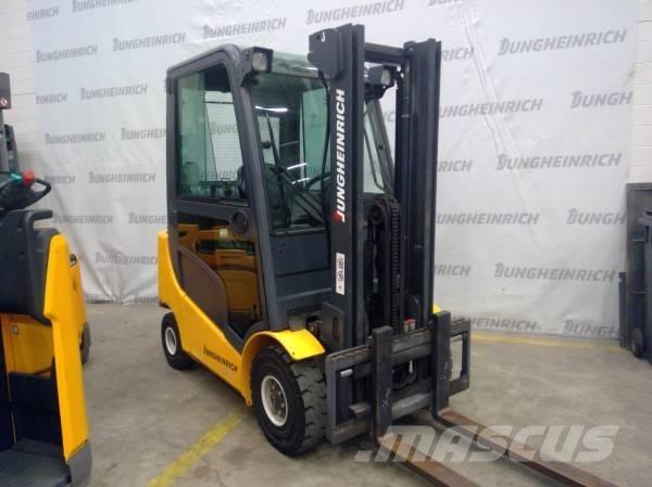 Jungheinrich TFG 320 天然气叉车
