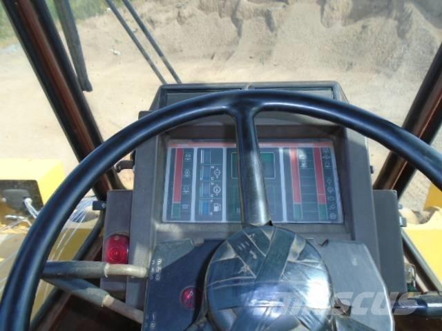 Komatsu WA 250 轮式装载机