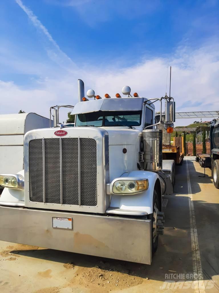 Peterbilt 388 牵引车