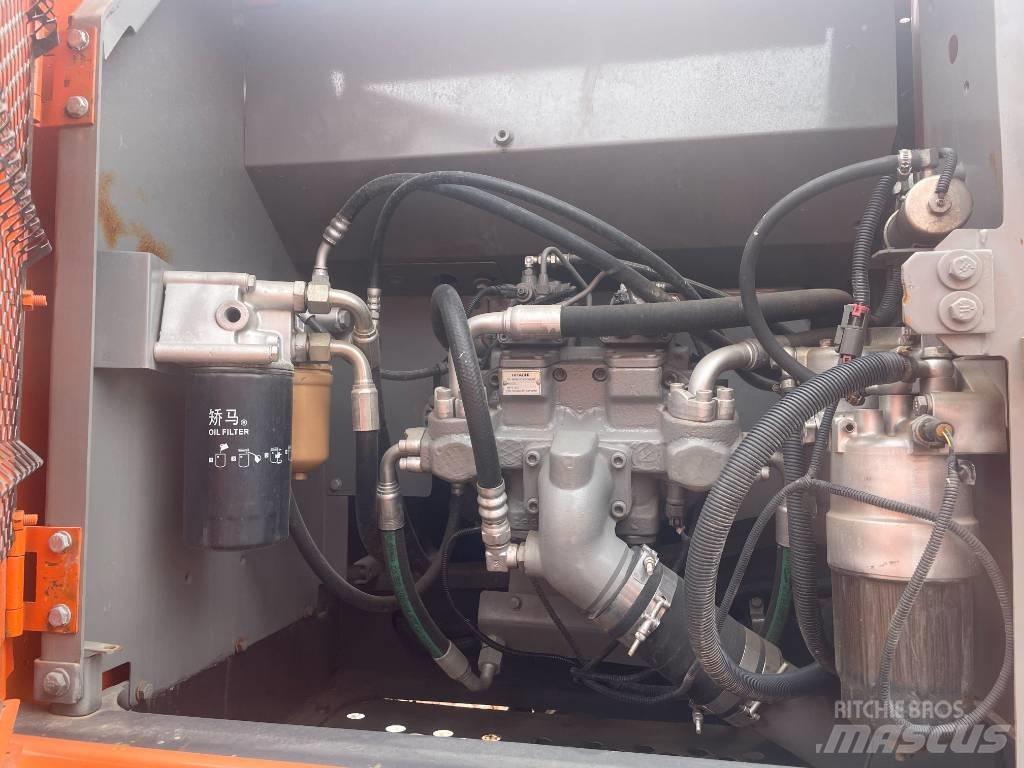 Hitachi ZX 200 履带挖掘机
