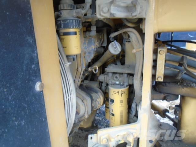 CAT CB 634 C 双轮压路机