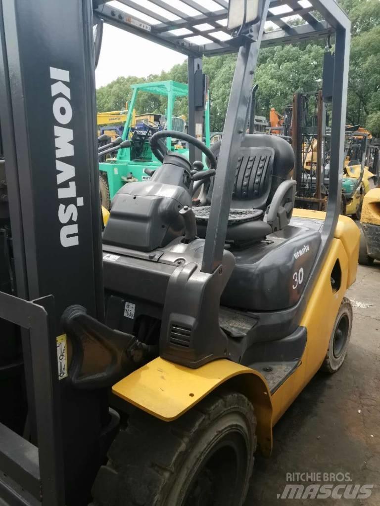Komatsu 30 伸缩臂叉装车|叉装车