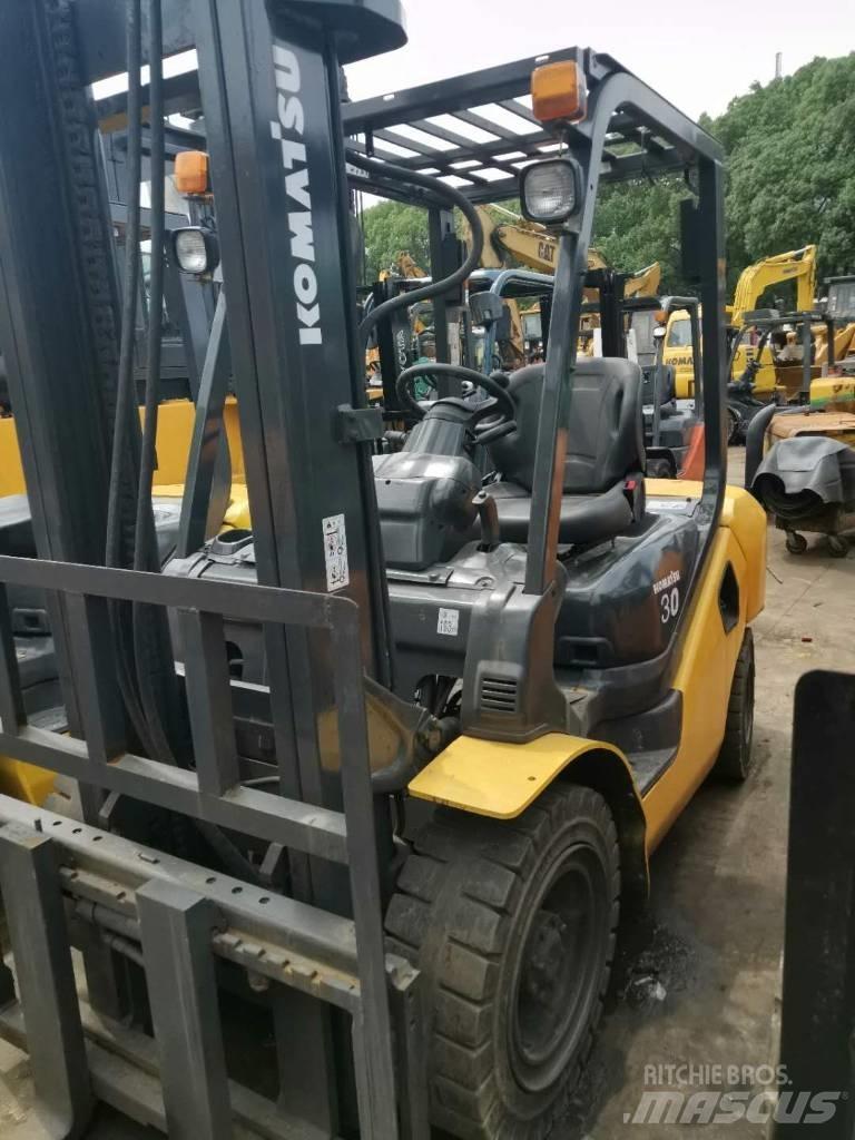 Komatsu 30 伸缩臂叉装车|叉装车